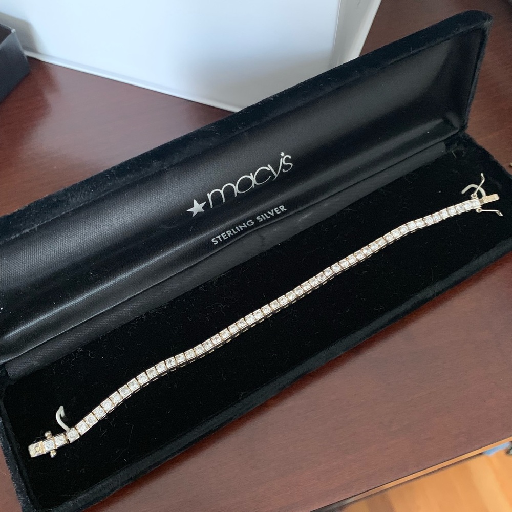 Tennis bracelet